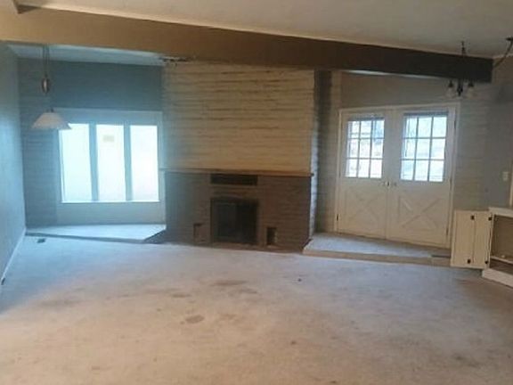 4th image of 1131 Kettering St