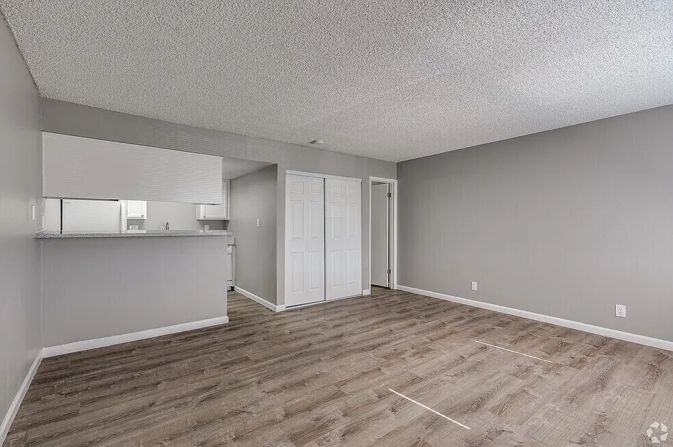 Studio, 400 sqft, $823 — Photo 4