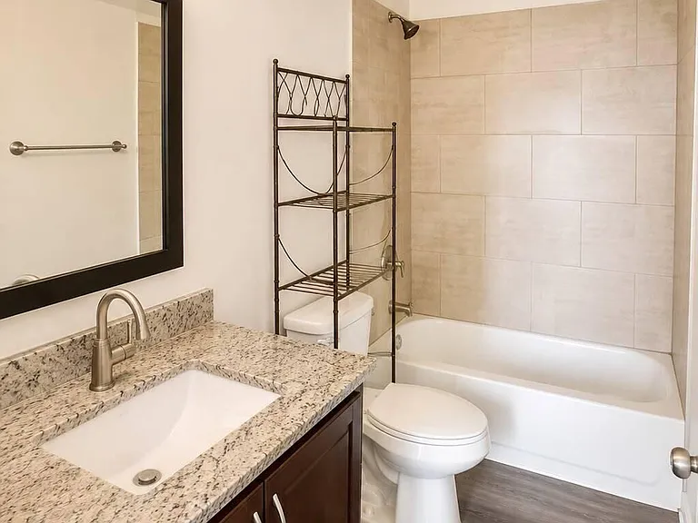 700 Nottingham Cir #E — Photo 4