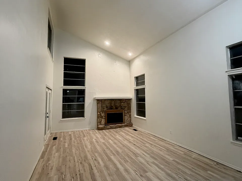 7311 Edenborough Dr