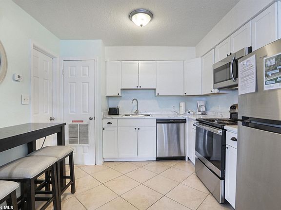 4th image of 920 W Lagoon Ave #213A