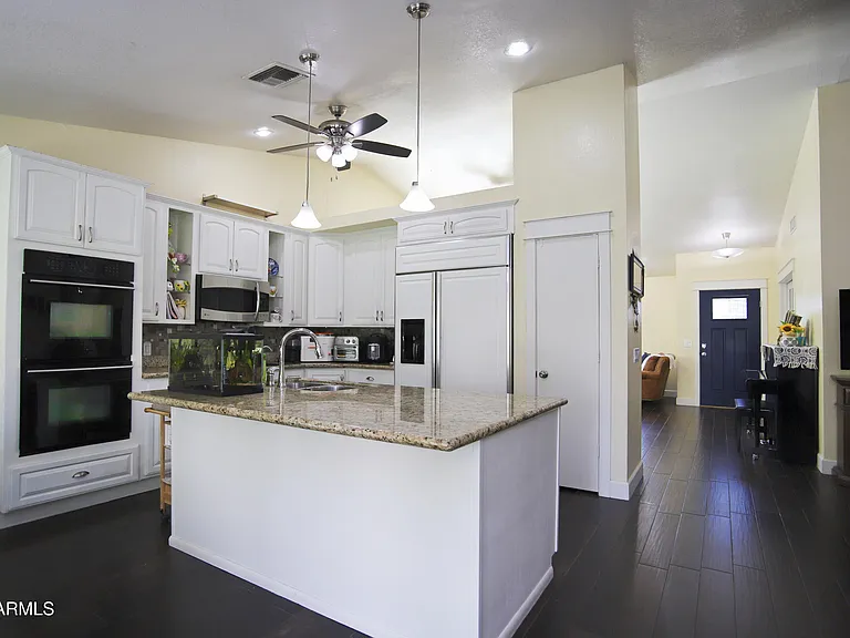 1317 E San Angelo Ave — Photo 18
