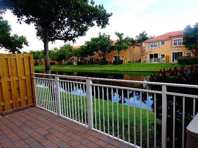 1st image of 4962 Leeward Ln #1
