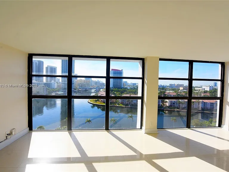 200 Leslie Dr #1124 — Photo 1