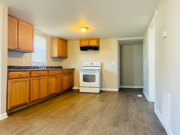 5th image of 904 E Lincoln St