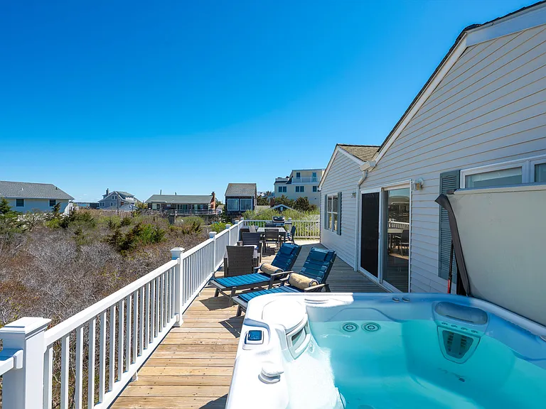 898 Dune Rd — Photo 24