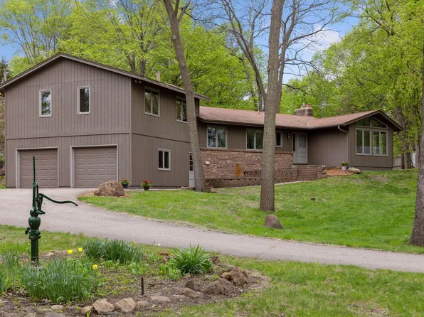 18150 Berry Ln, Deephaven, MN 55391