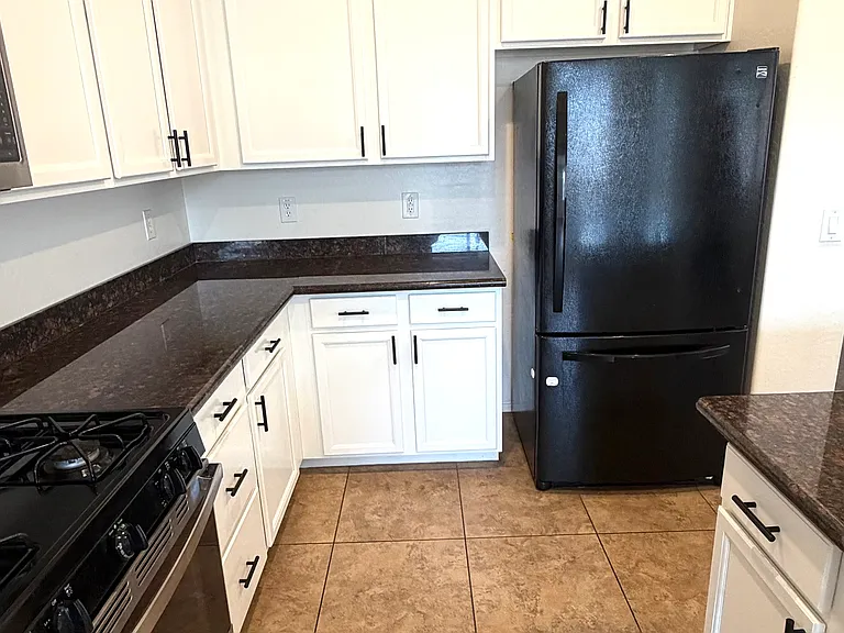 2132 S Martingale Rd — Photo 5