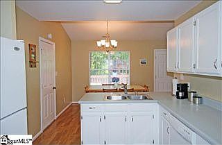 5th image of 21 Brandt Dr