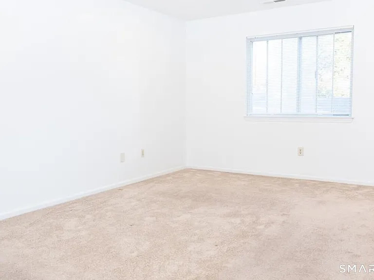 211 Windgate Cir #B — Photo 18