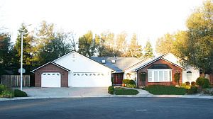1st image of 4018 Brittany Dr