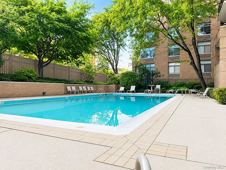 35 N Chatsworth Ave #3V — Photo 25