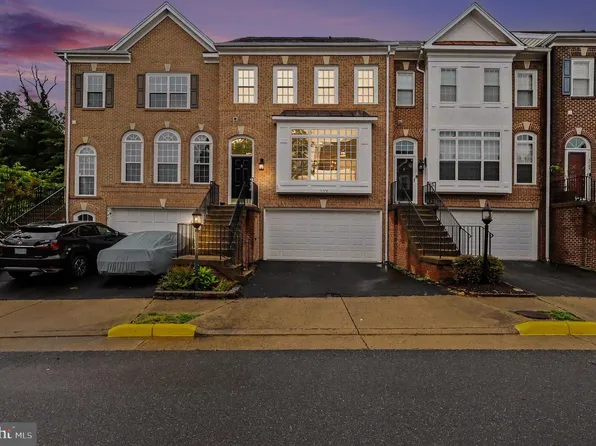 5728 Governors Pond Cir, Alexandria, VA 22310