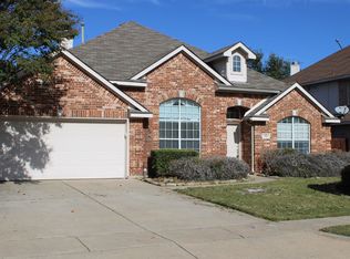108 Mary Pat Dr, Grand Prairie, TX 75052