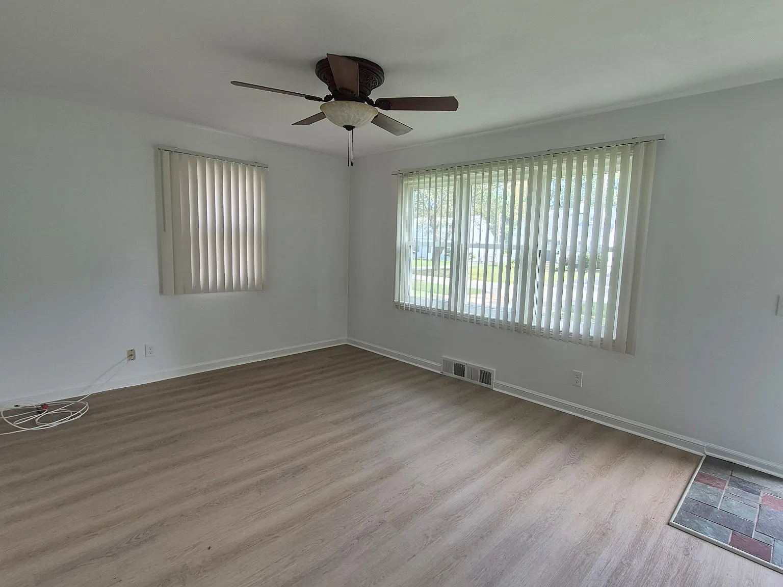 4 bed, 1188 sqft, $2,400 — Photo 2