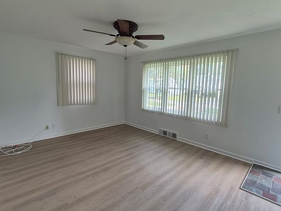 2nd image of 127 Newton Rd