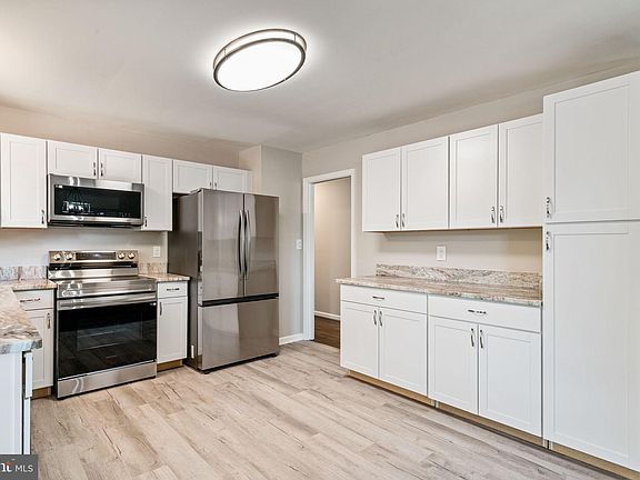 2nd image of 4005 Rosemont Ln