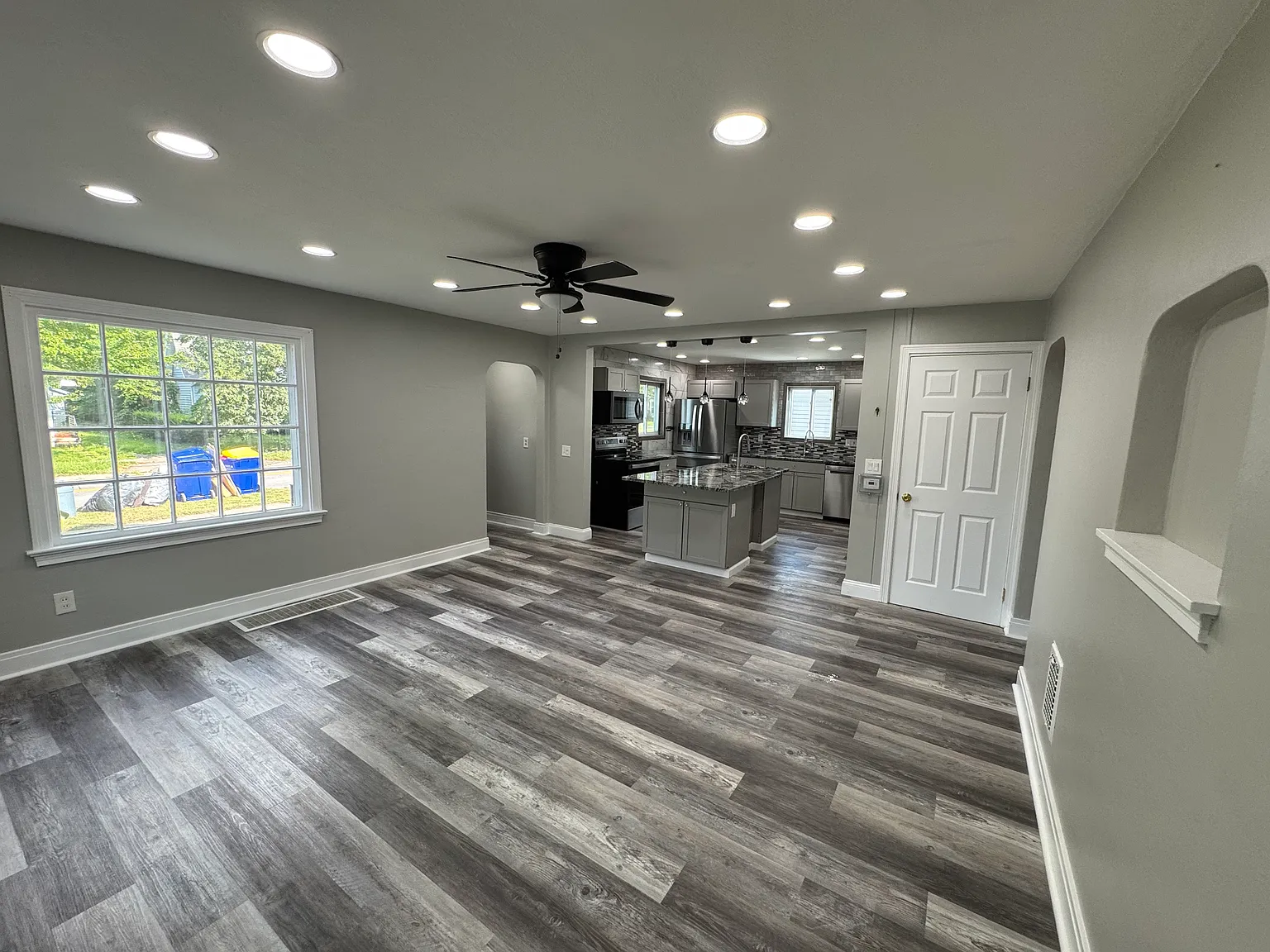 3 bed, 1128 sqft, $2,600 — Photo 2