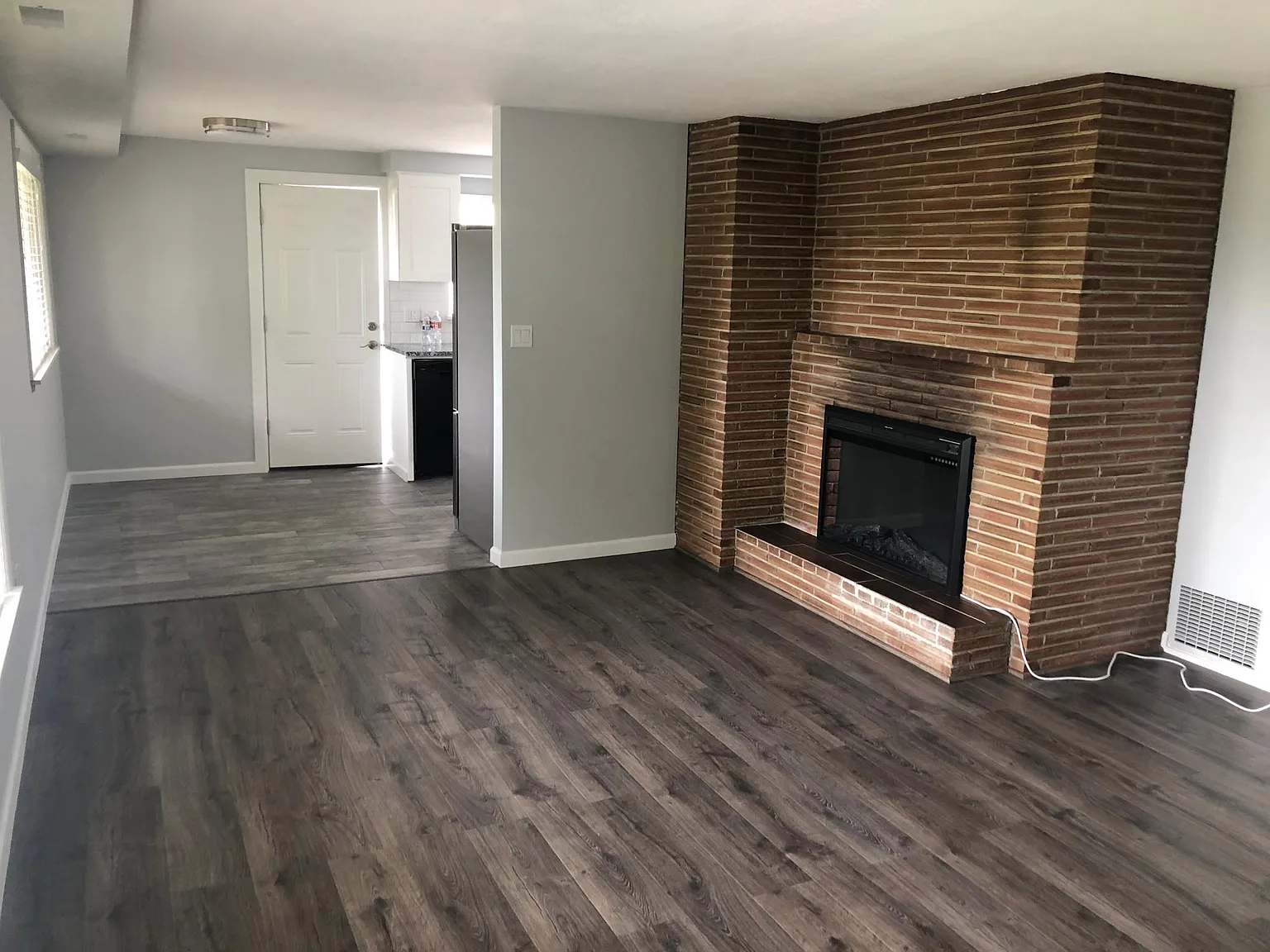 2 bed, 1100 sqft, $2,100 — Photo 3