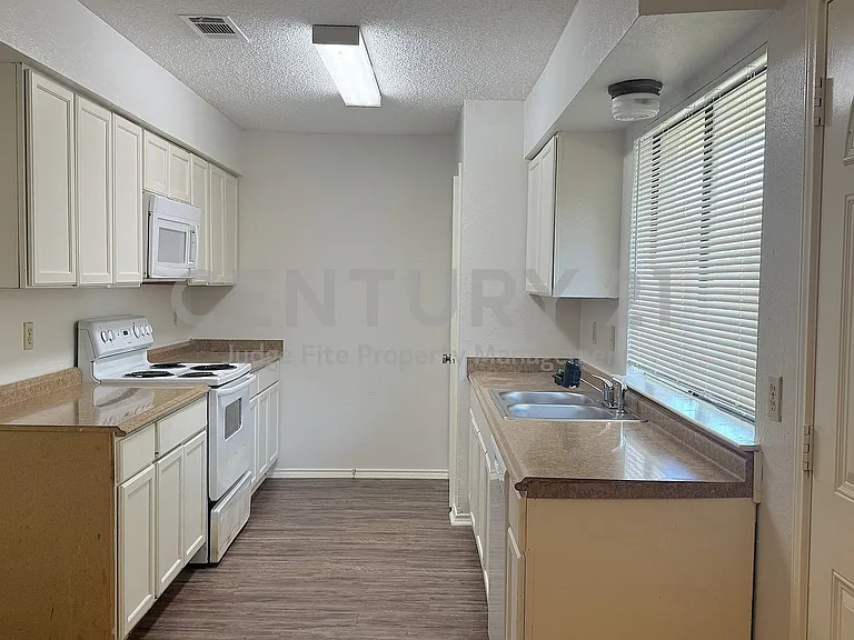 1122 Pyramid Dr — Photo 4