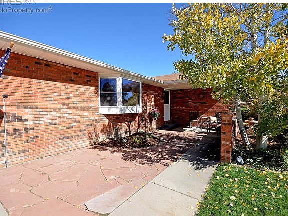 Lovely front patio