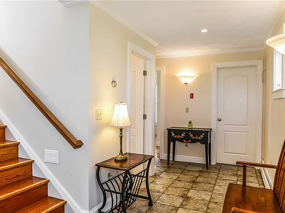 4th image of 9 Glenwood Ave