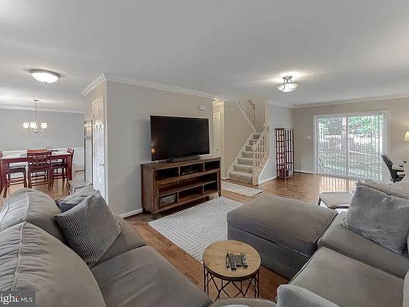 3rd image of 45896 Meadowlark Dr