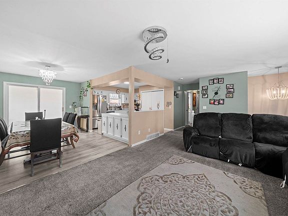 4th image of 220 N Rosedale Ave