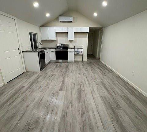 3rd image of 4112 N Mersington Ave