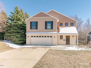 1408 Taylor Ave, Grand Haven, MI 49417