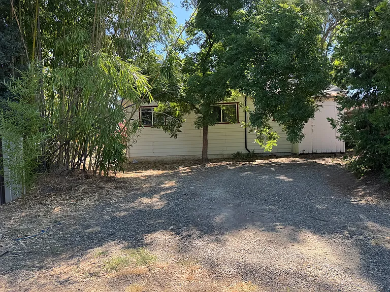 Holly Hill Ln — Photo 9