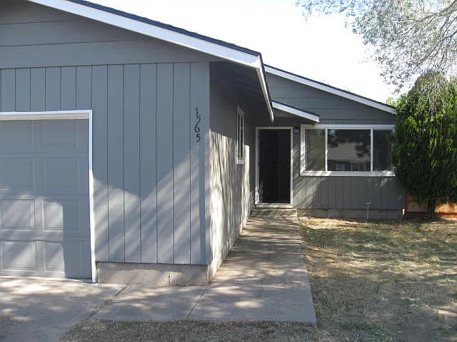 3 bed, 1020 sqft, $1,900 — Photo 1