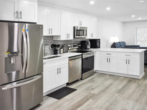 1021 Mockingbird Ln APT 202, Plantation, FL 33324