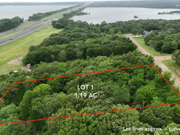 100 Oakridge Ct, Mabank, TX 75147