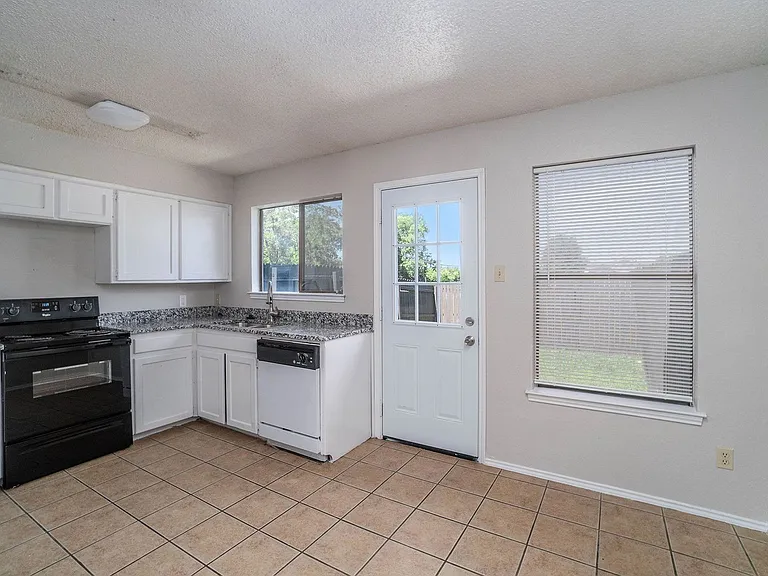 3301 Aurora St #B — Photo 11