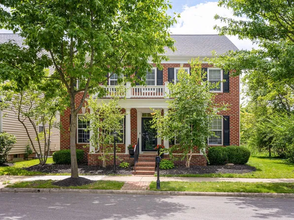 8075 Chatham Green Dr, New Albany, OH 43054