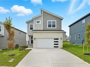 715 Glenn Cir, Raymore, MO 64083