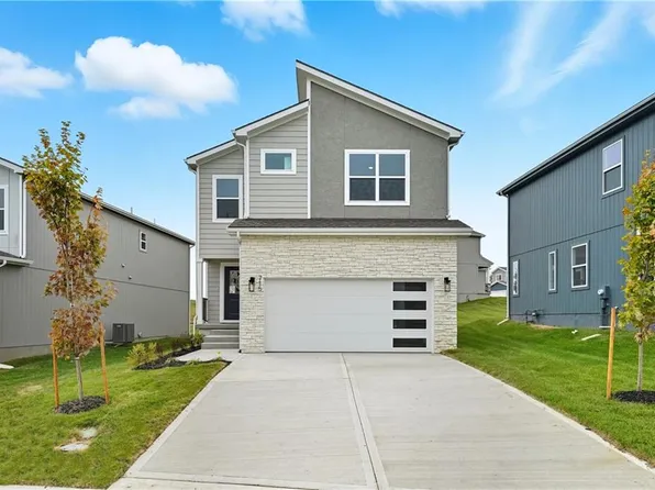 715 Glenn Cir, Raymore, MO 64083