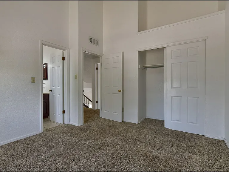 695 Bluff Canyon Cir — Photo 32