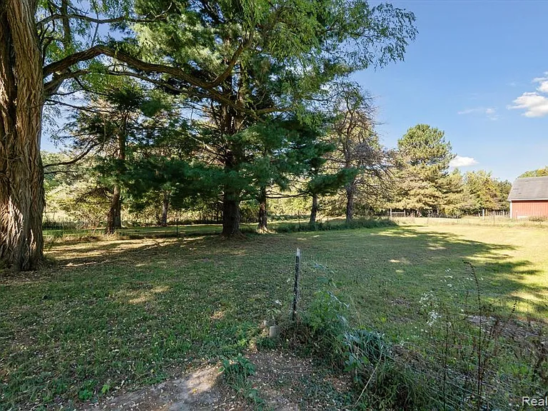 2860 E Coon Lake Rd — Photo 39