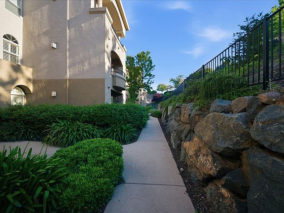 4th image of 700 Moon Cir Unit 733