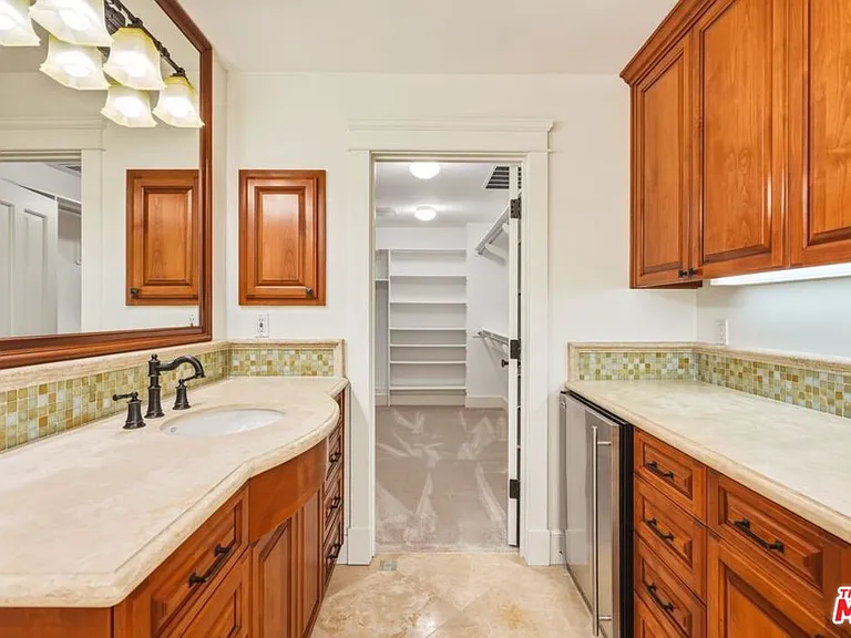1633 Voorhees Ave — Photo 52