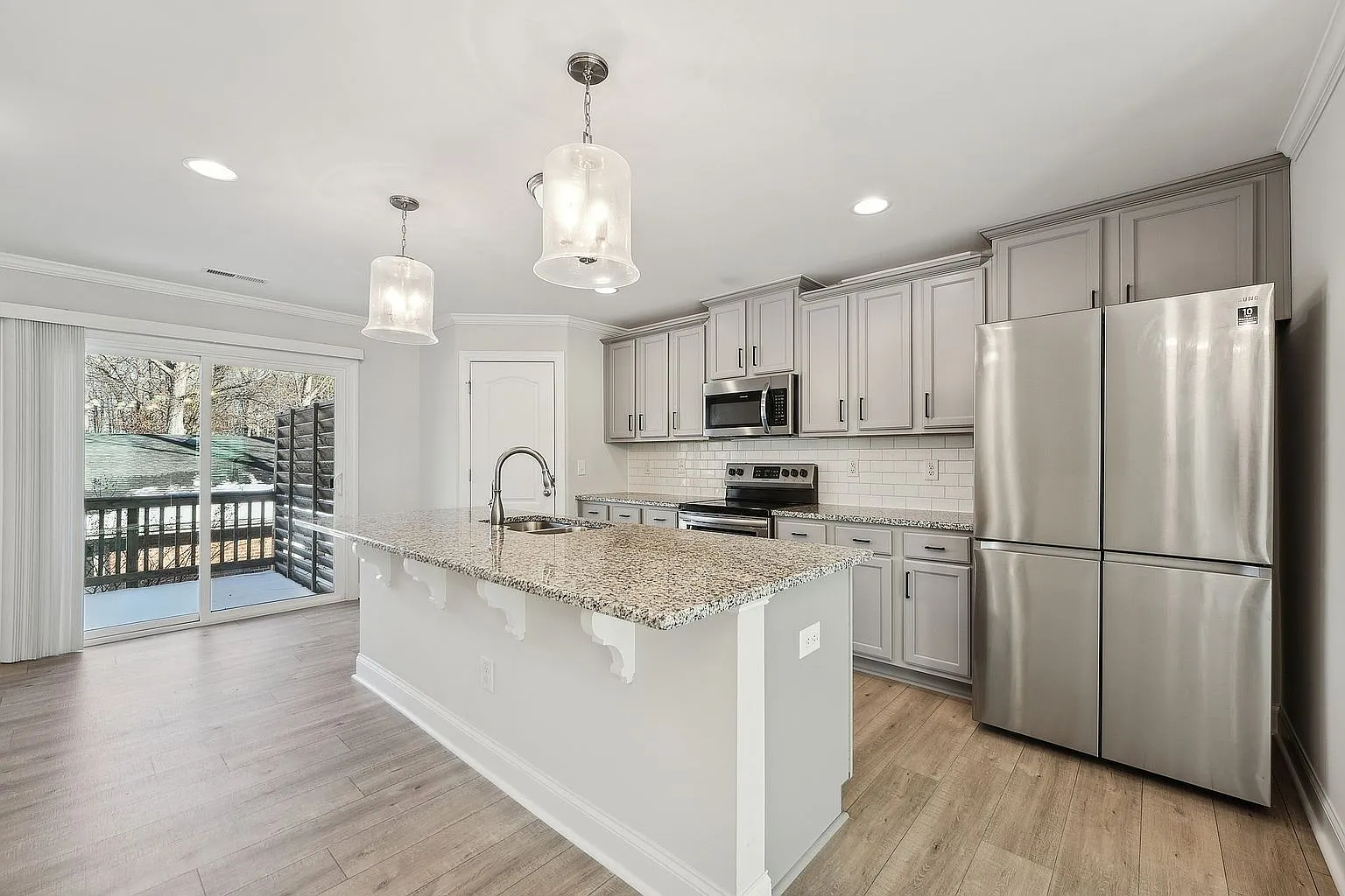 3 bed, 3.5 bath, 1834 sqft, $2,395 — Photo 3