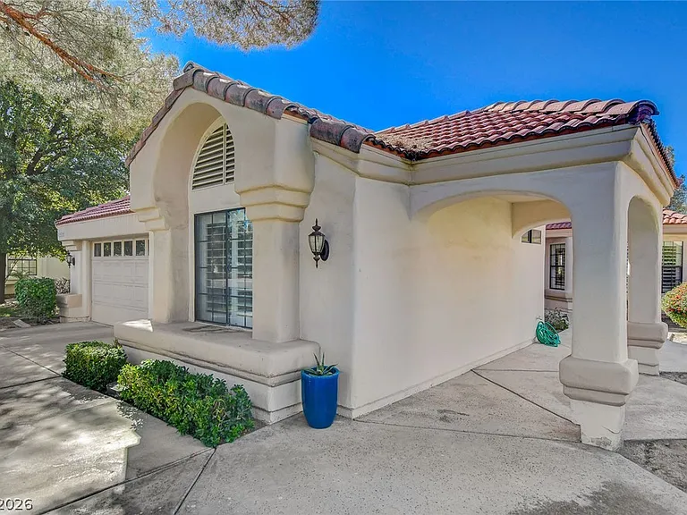 5429 Painted Sunrise Dr — Photo 4