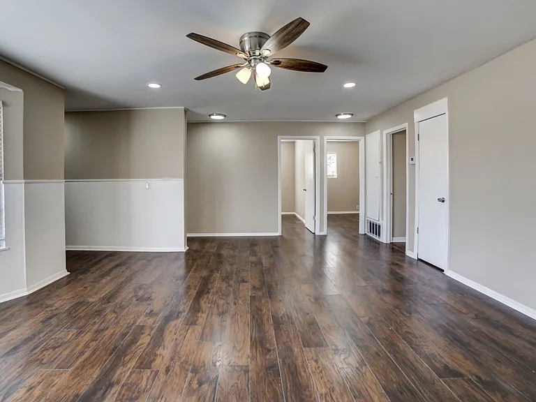 2120 S Main St — Photo 19