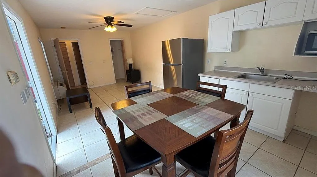 1 bed, 1.0 bath, 300 sqft, $950 — Photo 2