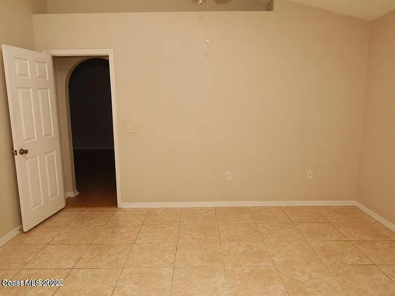 2230 Redwood Cir NE — Photo 11