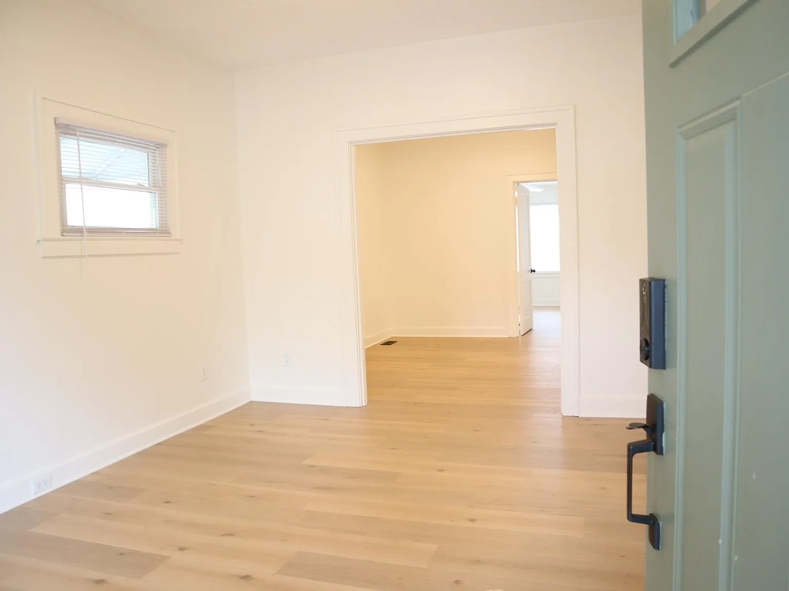 3 bed, 960 sqft, $1,850 — Photo 4