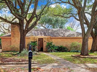 1815 Cherry Bend Dr, Houston, TX 77077