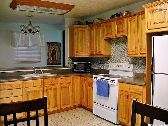 5th image of 1038 Oak Dr